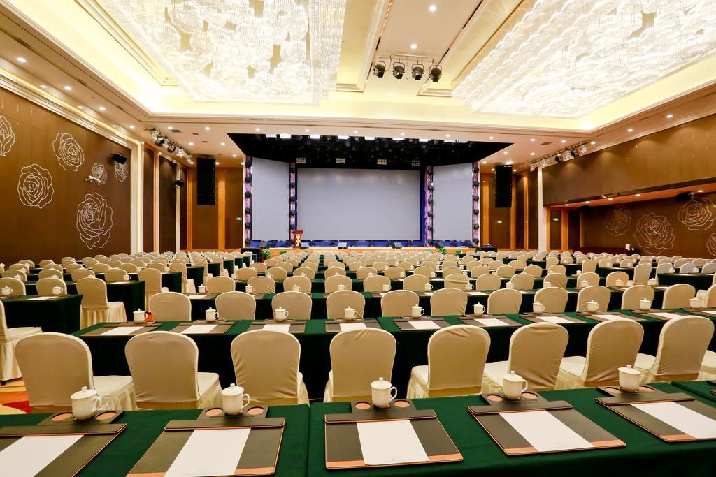 JinJiang International Hotel Urumqi Bagian luar foto
