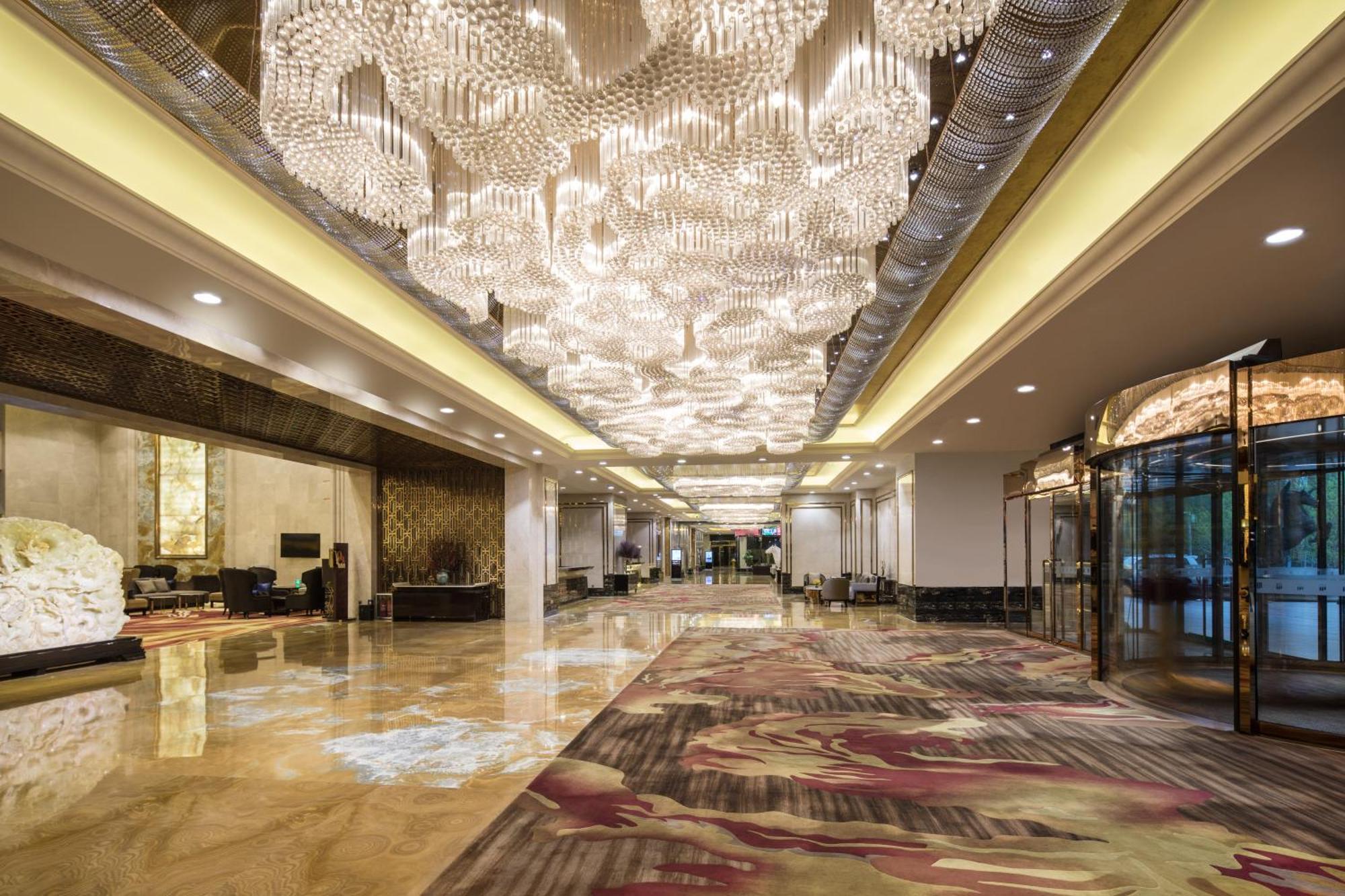 JinJiang International Hotel Urumqi Bagian luar foto