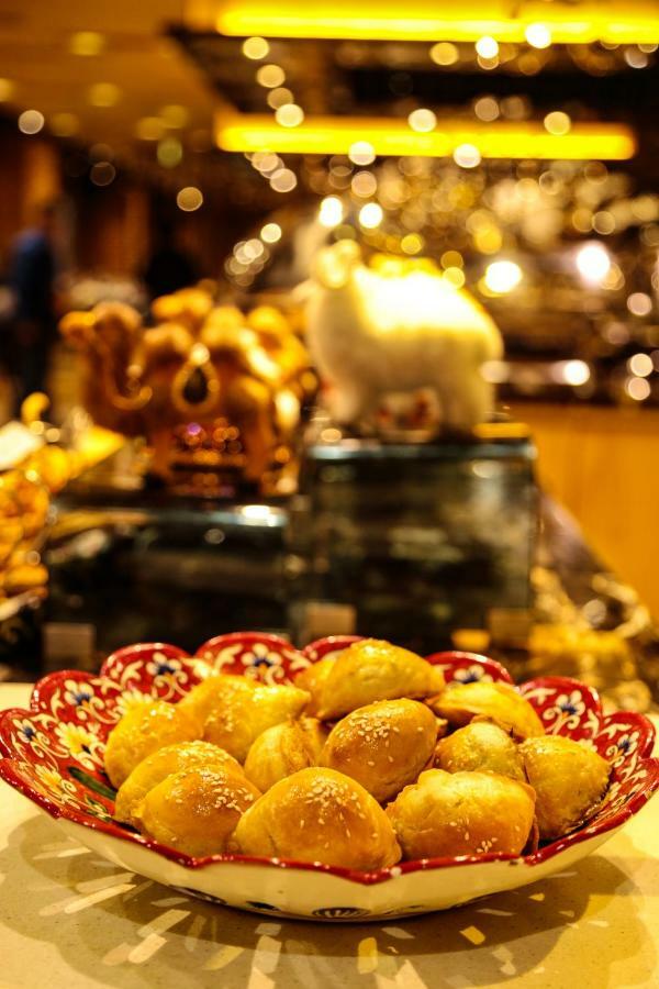 JinJiang International Hotel Urumqi Bagian luar foto