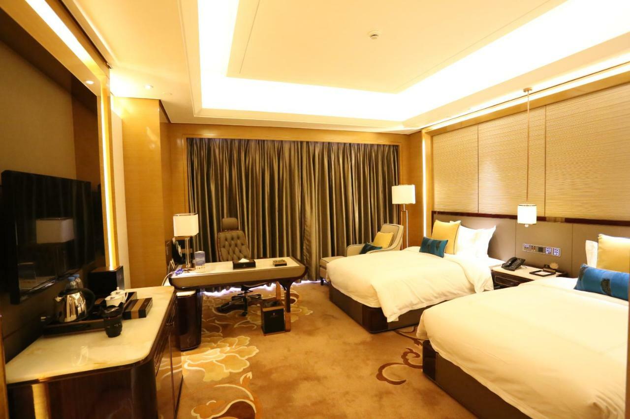 JinJiang International Hotel Urumqi Bagian luar foto