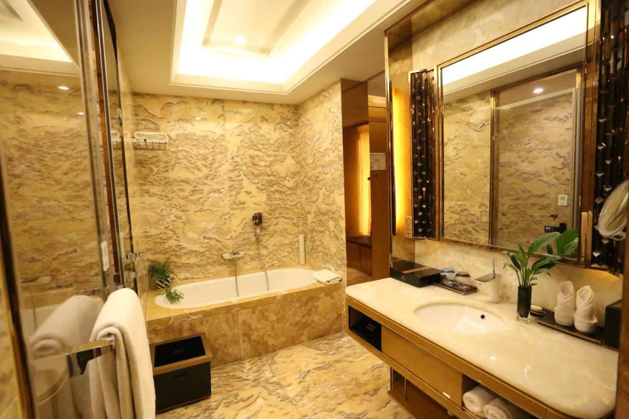 JinJiang International Hotel Urumqi Bagian luar foto