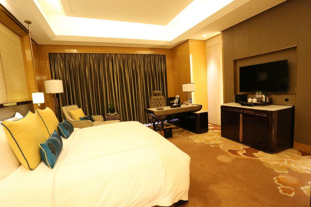 JinJiang International Hotel Urumqi Bagian luar foto