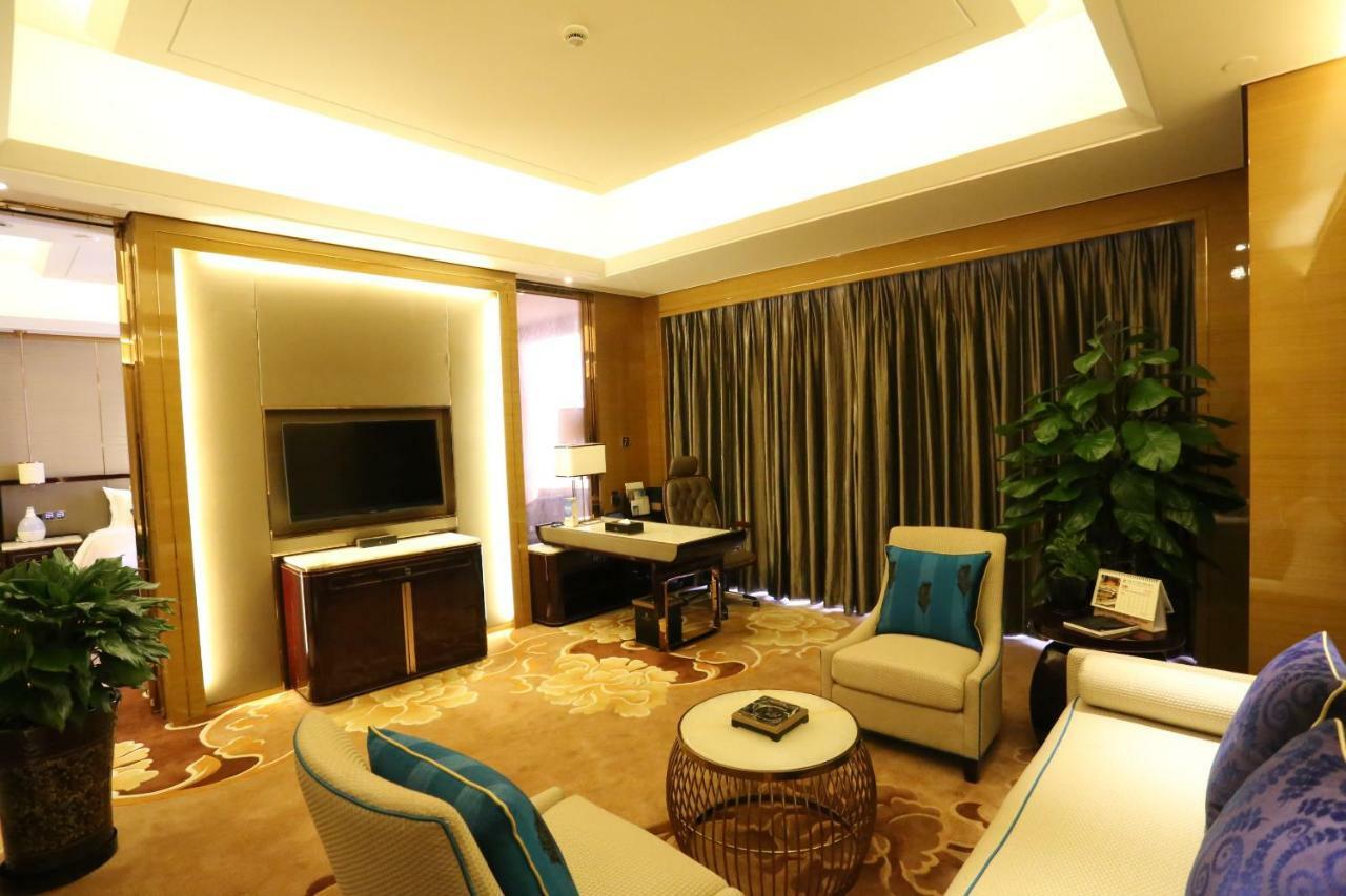 JinJiang International Hotel Urumqi Bagian luar foto