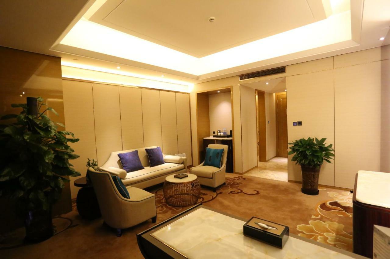 JinJiang International Hotel Urumqi Bagian luar foto